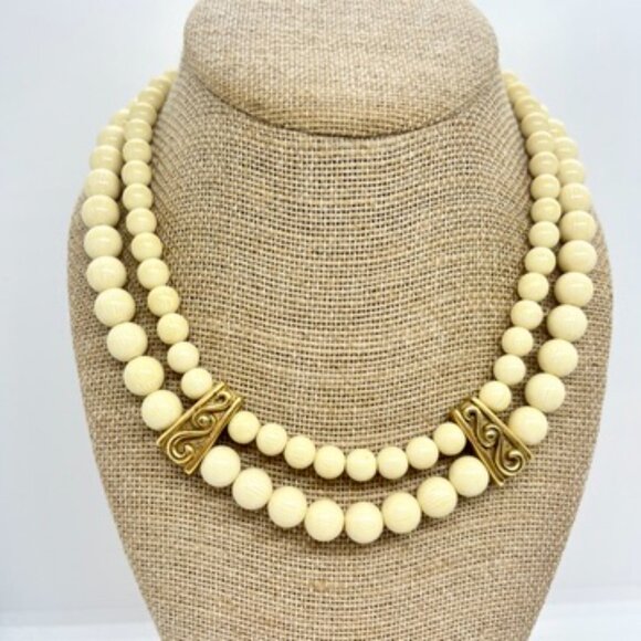 VINTAGE 80S NAPIER CREAM GOLD TONE NECKLACE ETRUSCAN MULTI STRAND ACRYLIC BEAD - Picture 3 of 16